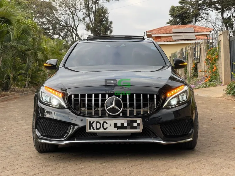 2016 Mercedes-Benz C200 AMG LINE W205 2L Petrol Sedan, photo 2