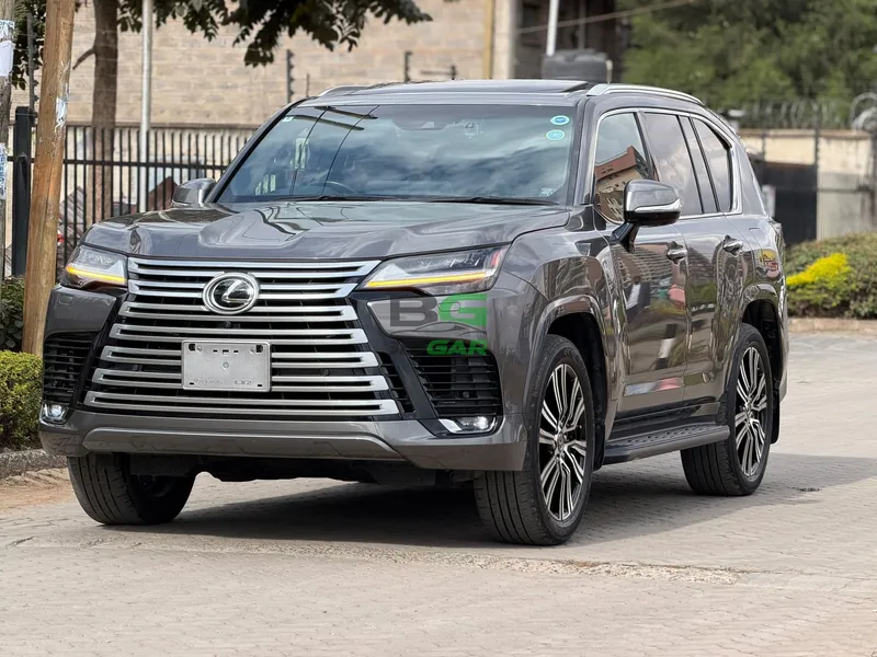 2022 Lexus LX600 Petrol SUV, photo 3