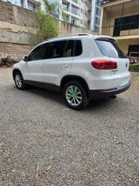 2012 Volkswagen Tiguan 2L Petrol SUV, photo 4