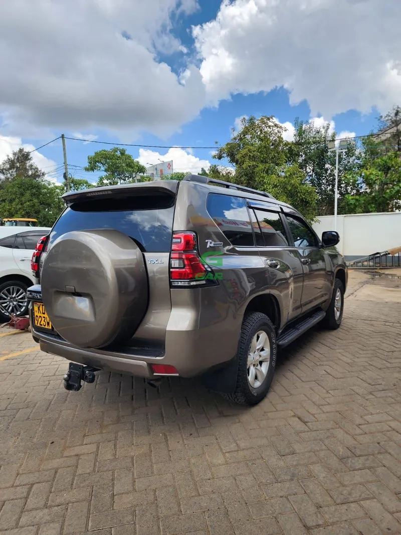 2013 Toyota Land Cruiser Prado 2.8L Diesel SUV, photo 2