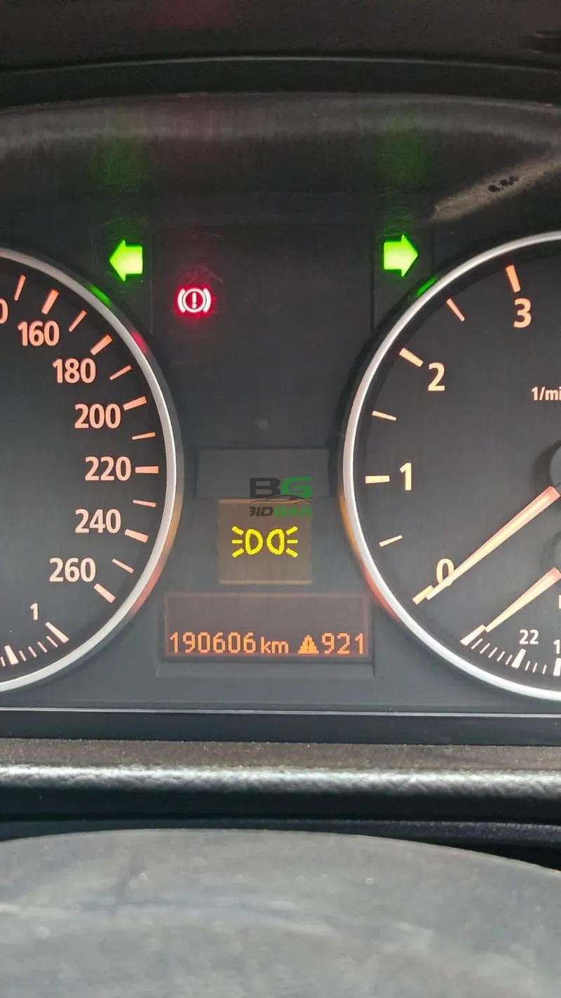 2005 BMW 320i 2L Petrol Sedan, photo 9
