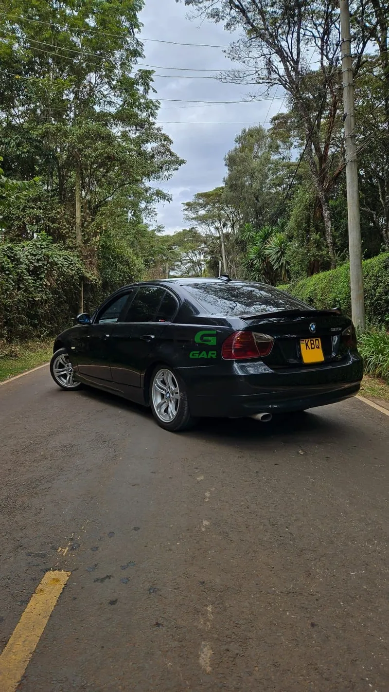 2005 BMW 320i 2L Petrol Sedan, photo 3