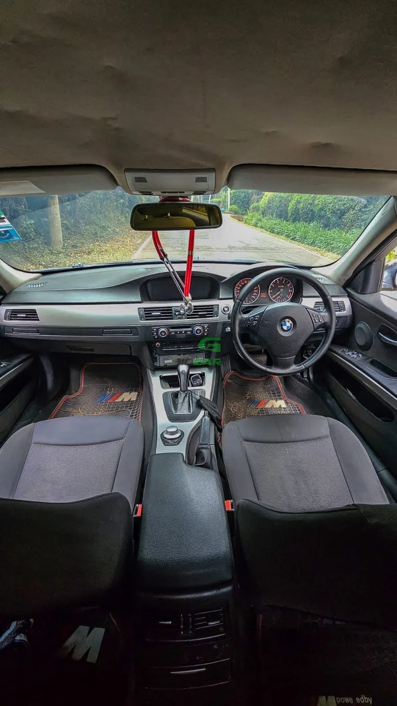 2005 BMW 320i 2L Petrol Sedan, photo 5