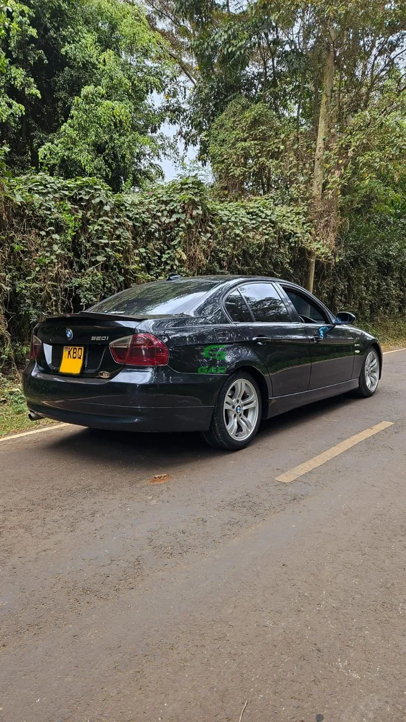 2005 BMW 320i 2L Petrol Sedan, photo 4