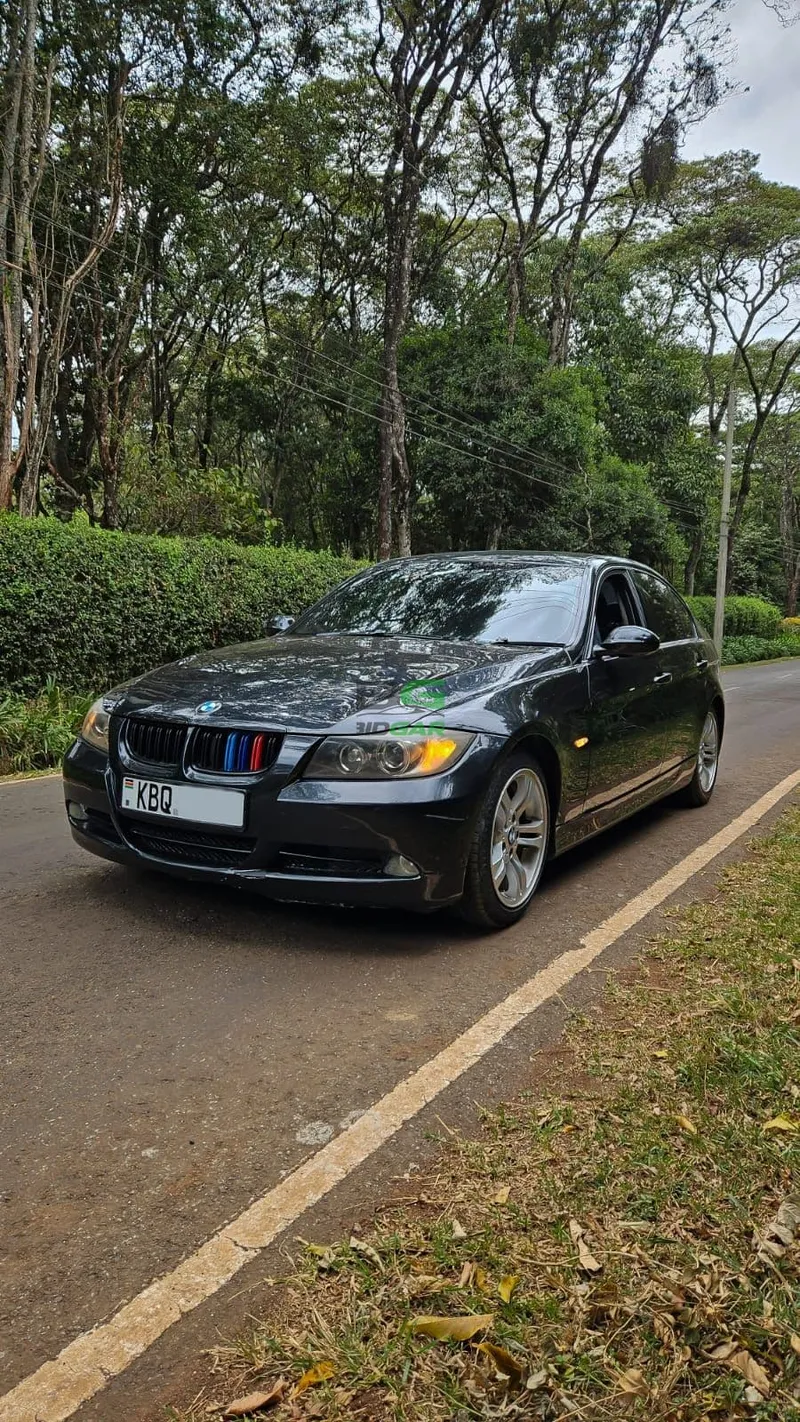 2005 BMW 320i 2L Petrol Sedan, photo 2
