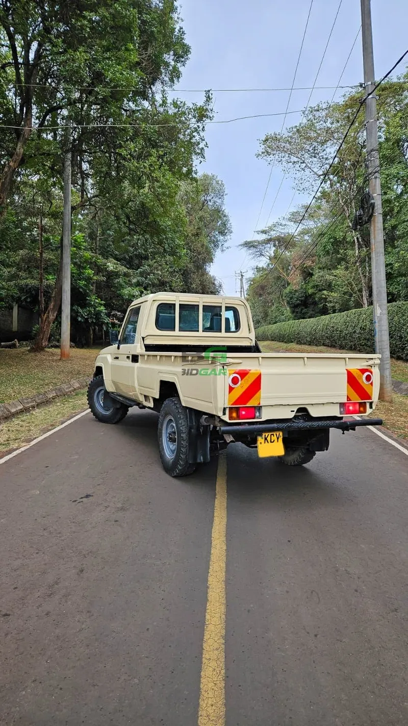 2013 Toyota Land Cruiser 76 Series 4.2L Diesel Pickup, photo 4