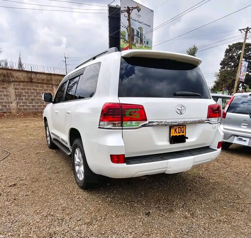 2016 Toyota Land Cruiser V8 LC200 4.5L Diesel SUV, photo 4