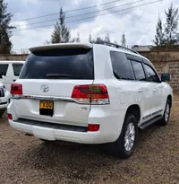 2016 Toyota Land Cruiser V8 LC200 4.5L Diesel SUV, photo 3