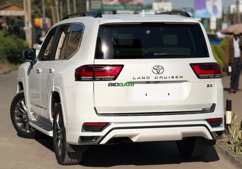 2022 Toyota Land Cruiser 300 ZX 3.5L Petrol SUV, photo 3