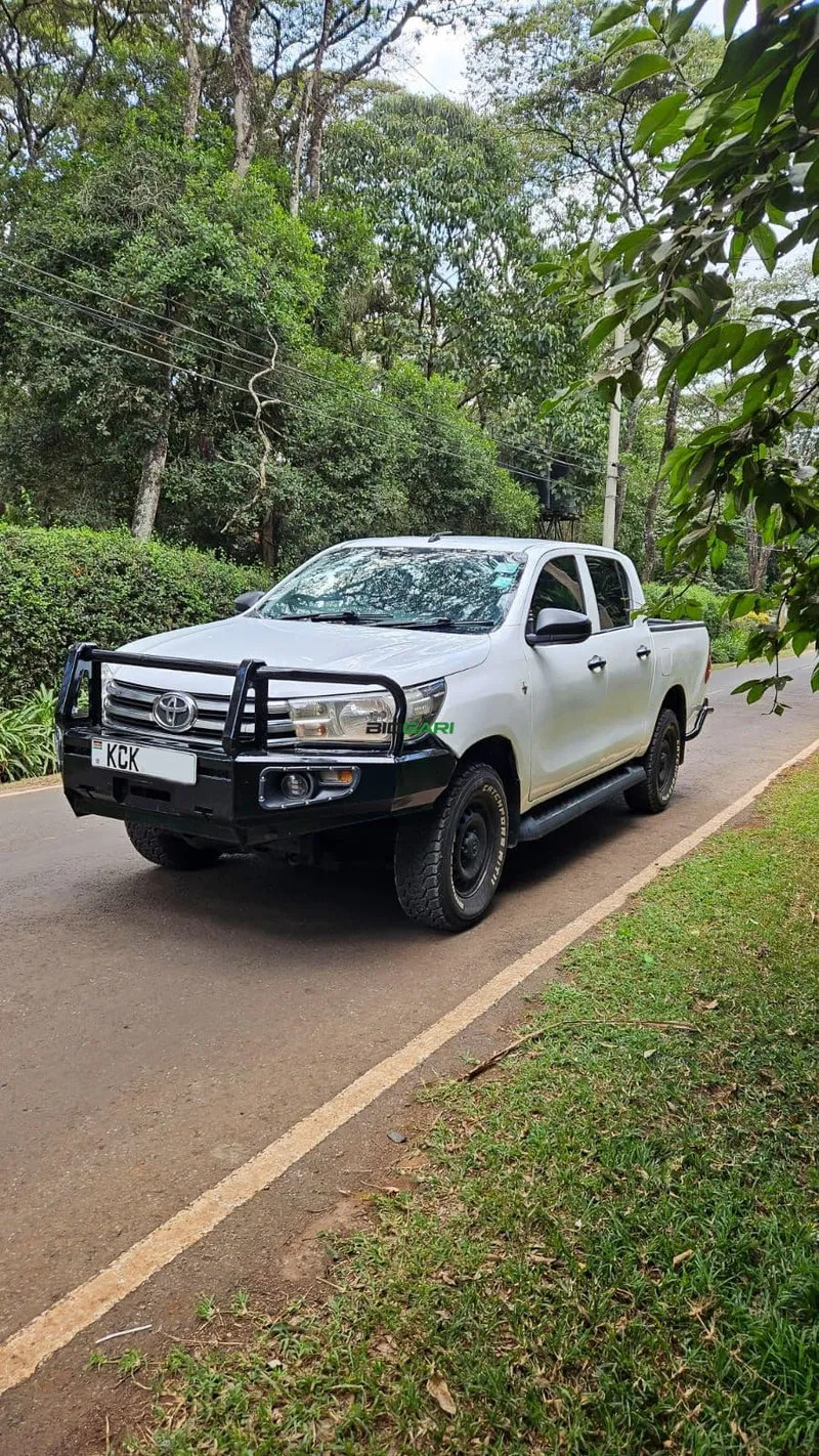 2016 Toyota Hilux 2.4L Diesel Pickup, photo 2