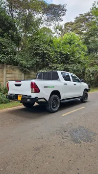 2016 Toyota Hilux 2.4L Diesel Pickup, photo 3