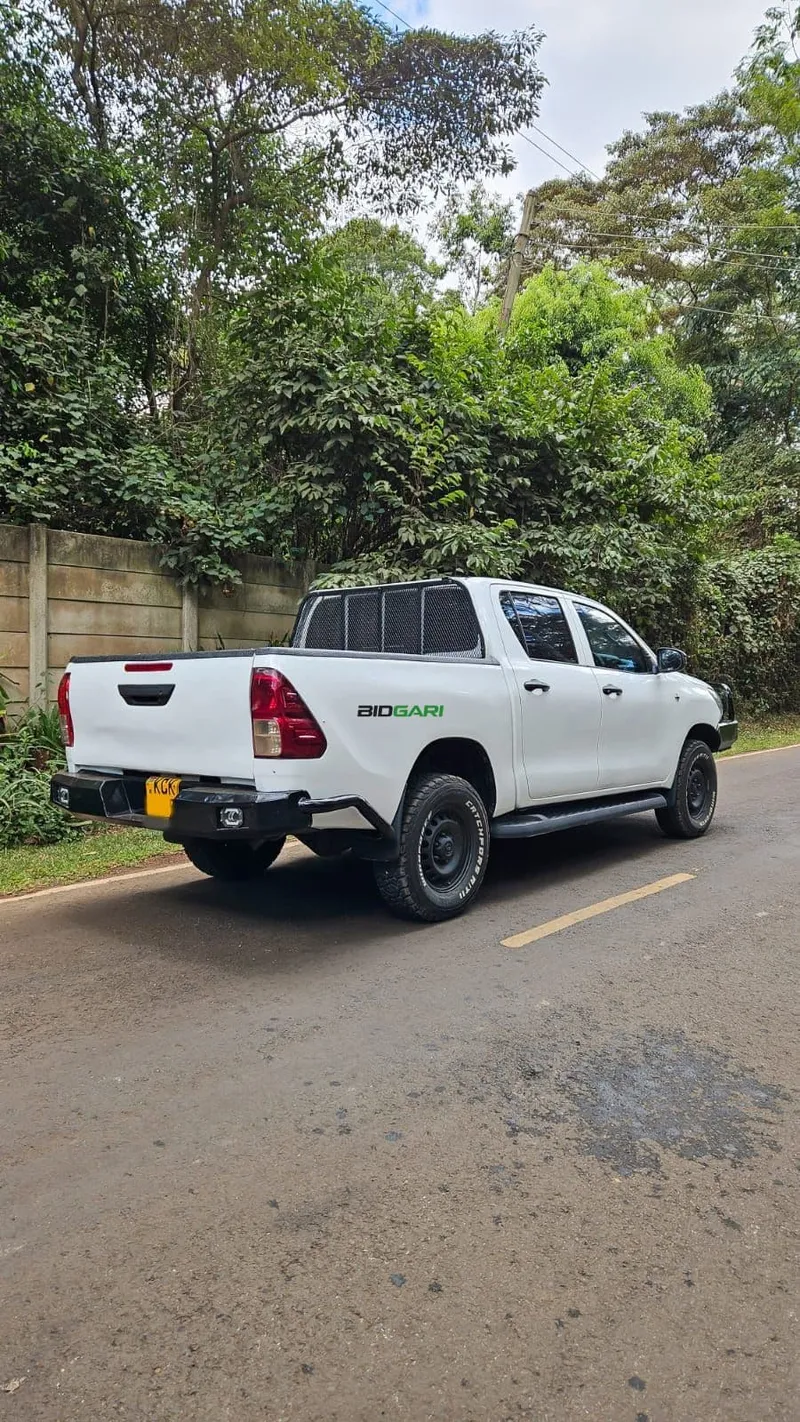 2016 Toyota Hilux 2.4L Diesel Pickup, photo 3