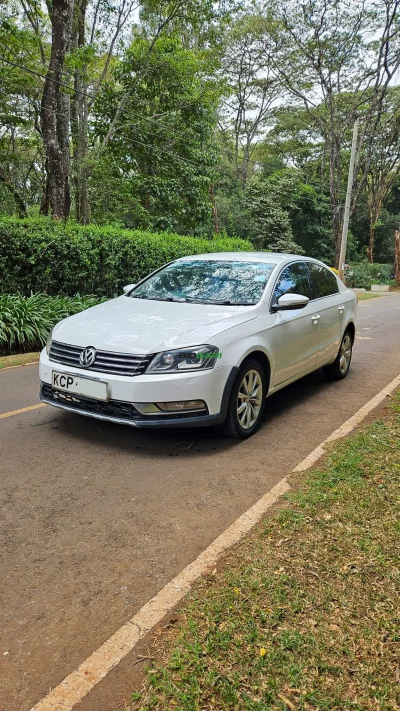 2011 Volkswagen Passat TSI 1.4L Petrol Sedan, photo 2