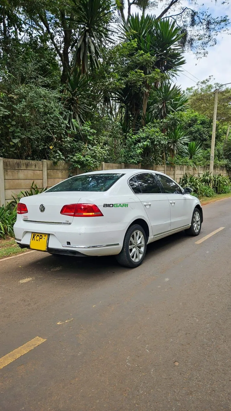 2011 Volkswagen Passat TSI 1.4L Petrol Sedan, photo 4
