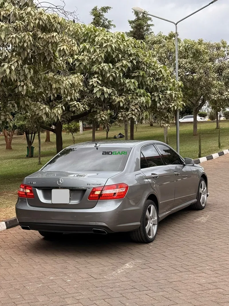 2013 Mercedes-Benz E250 CGI 1.8L Petrol Sedan, photo 4