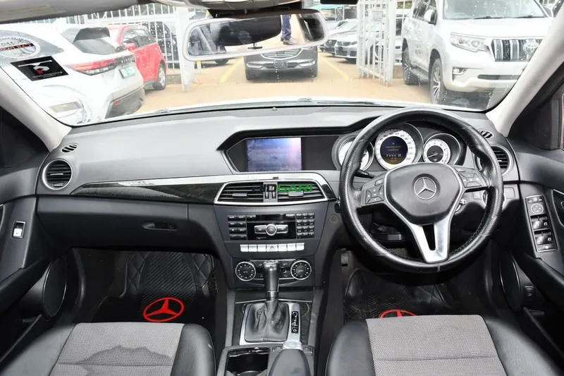 2011 Mercedes-Benz C200 Petrol Sedan, photo 6