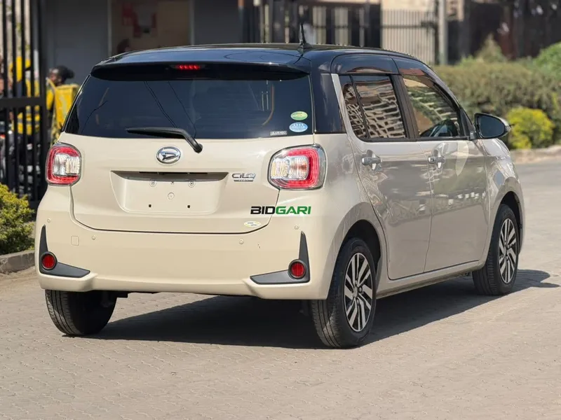 2017 Dihatsu Boon Passo 1L Petrol Hatchback, photo 3