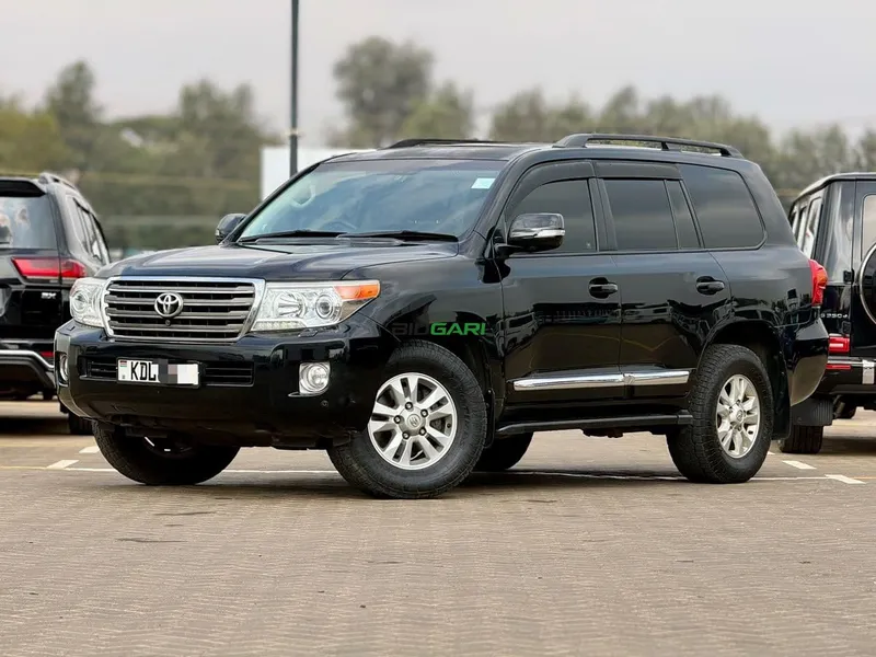 2016 Toyota Land Cruiser VX-R 4.5L Diesel SUV, photo 2