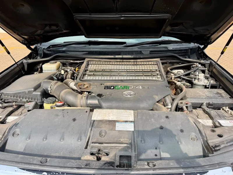 2016 Toyota Land Cruiser VX-R 4.5L Diesel SUV, photo 9