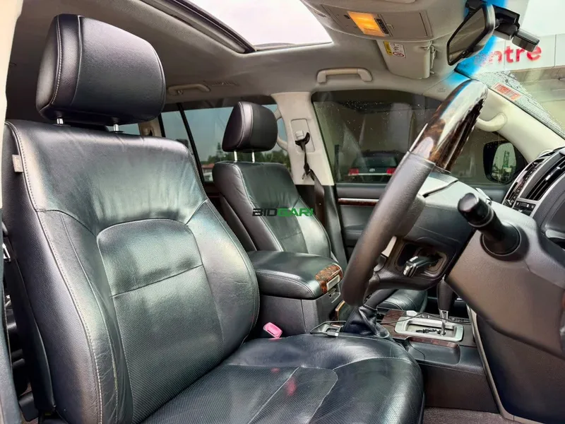 2016 Toyota Land Cruiser VX-R 4.5L Diesel SUV, photo 8