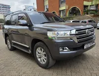 2017 Toyota Land Cruiser V8 VX-R 4.5L Diesel SUV, photo 2