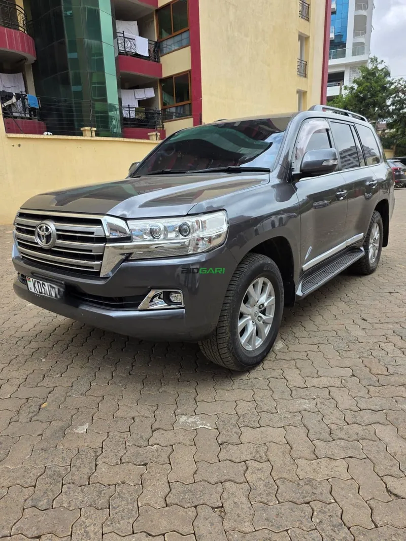 2017 Toyota Land Cruiser V8 VX-R 4.5L Diesel SUV, photo 3