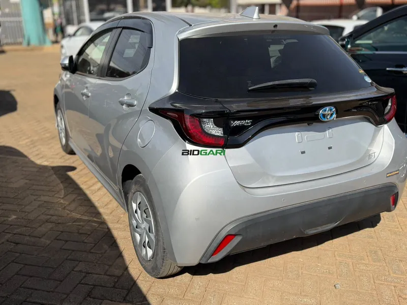 2020 Toyota Yaris Hybrid 1.5L Petrol Hatchback, photo 2