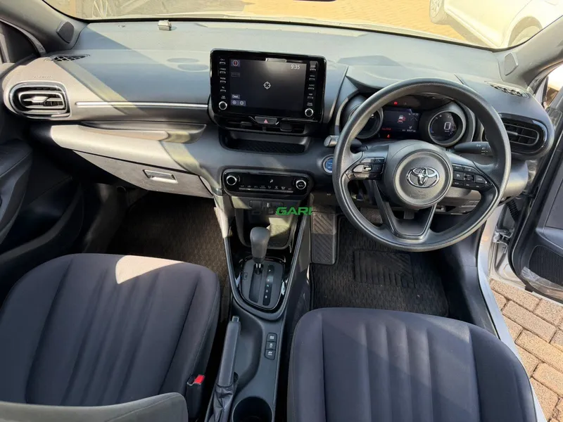 2020 Toyota Yaris Hybrid 1.5L Petrol Hatchback, photo 10