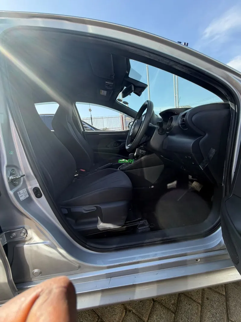 2020 Toyota Yaris Hybrid 1.5L Petrol Hatchback, photo 9