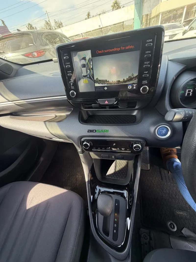 2020 Toyota Yaris Hybrid 1.5L Petrol Hatchback, photo 6