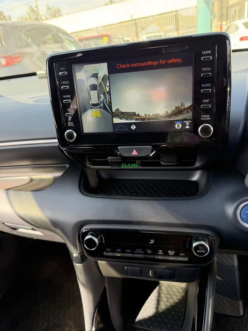 2020 Toyota Yaris Hybrid 1.5L Petrol Hatchback, photo 7