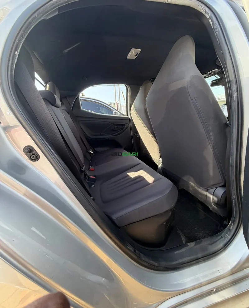 2020 Toyota Yaris Hybrid 1.5L Petrol Hatchback, photo 4